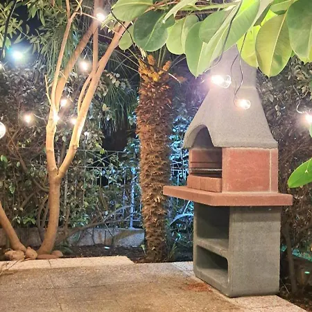 Appartamento Fronte Mare Con Giardino E Barbeque